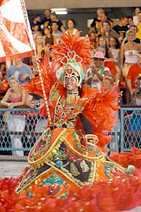 Viradouro's Standard Bearer - Canival 2003 - © Portal Terra