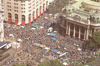 Bloco "Cordão do Bola Preta", parading at Cinelândia - Carnival 2003 - © JB Online