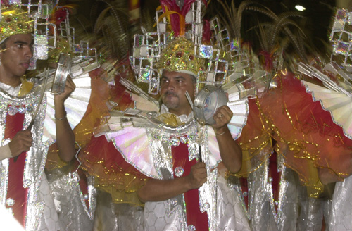 Percussionists from União da Ilha's "bateria" - Canival 2001 - © Liesa