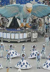 Portela's Front Comision and the "carro abre-alas" - Canival 2003 - © O Globo 